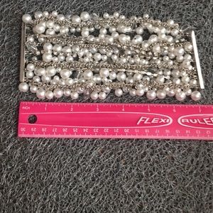 Pearl & crystal bracelet